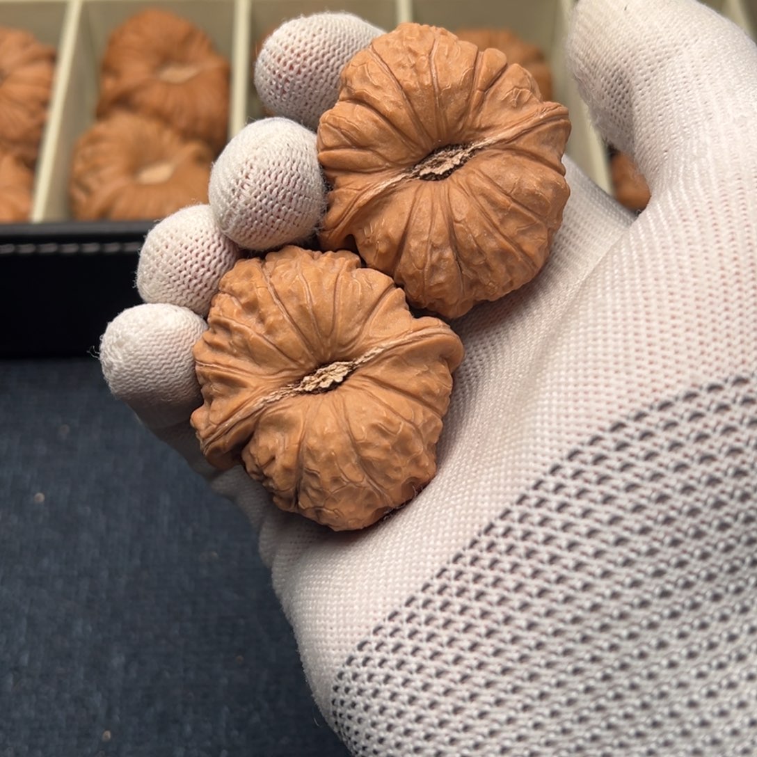 文玩核桃把件随机发货。