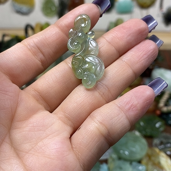 蛇纹石玉吊坠未镶嵌