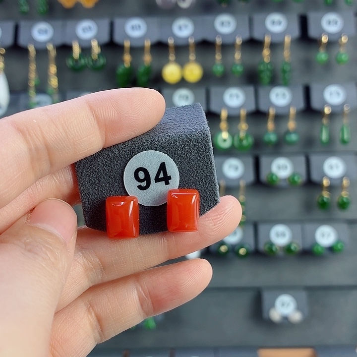 南红玛瑙18K金镶嵌耳饰