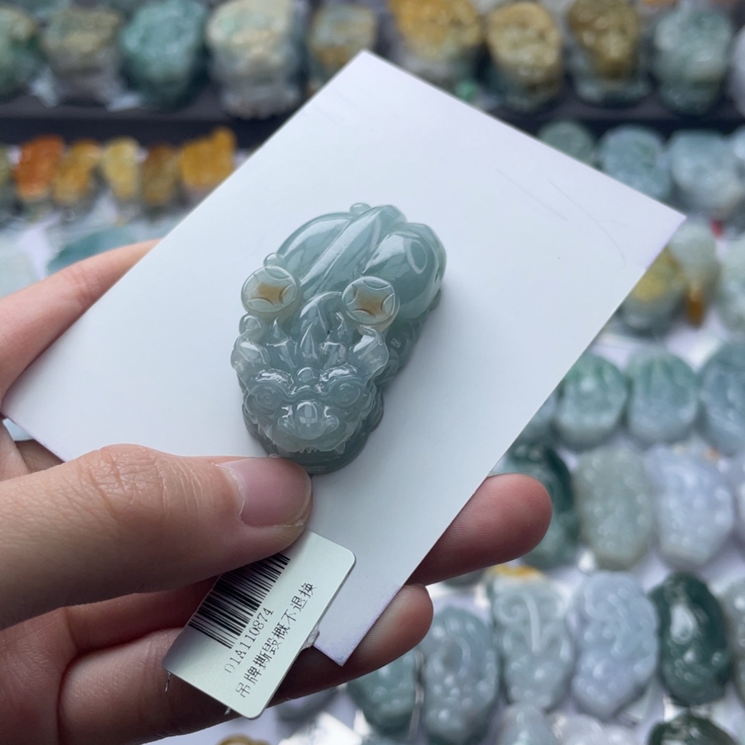 翡翠颈饰未镶嵌貔貅