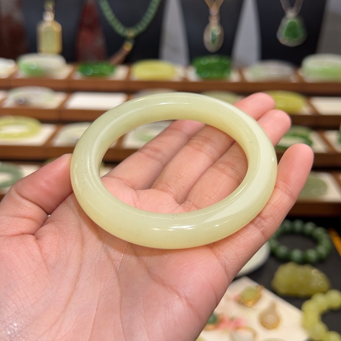 和田玉手镯未镶嵌L**~新疆若羌点墨黄口56