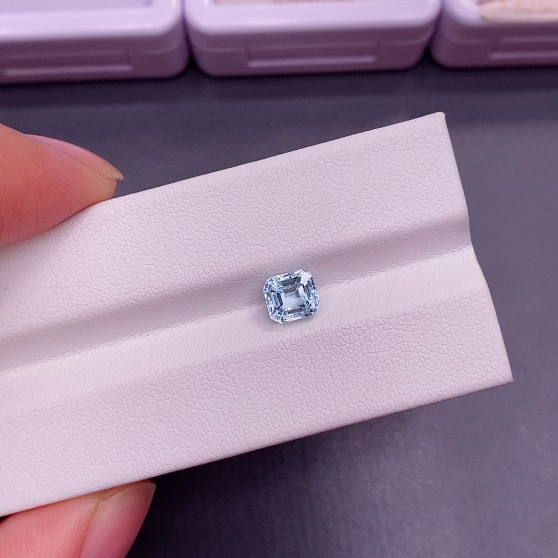 裸石海蓝宝石0.99克拉