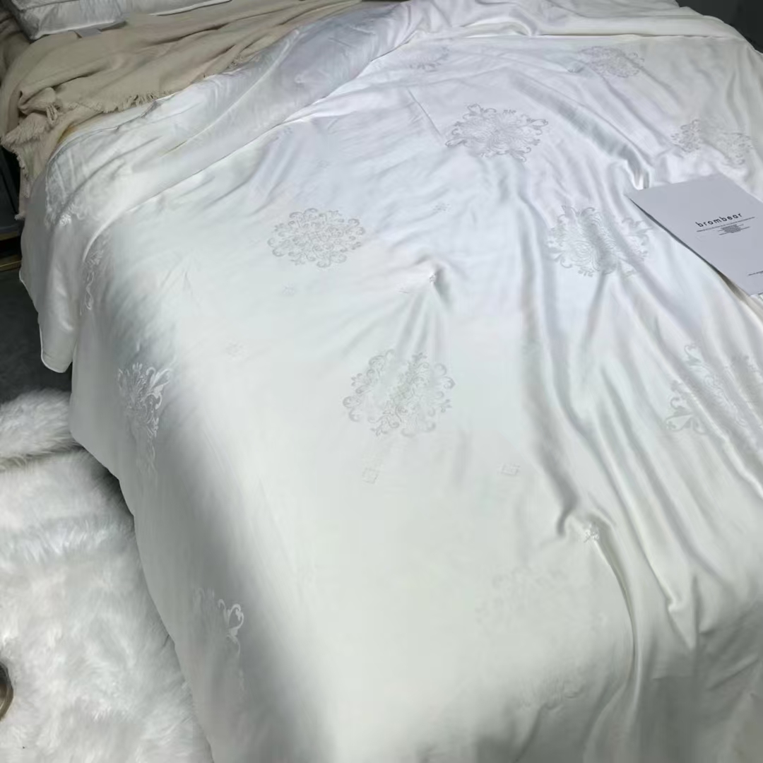燕窝蛋白春秋被  2.0X2.3春秋被5.5斤     品牌订单尾货