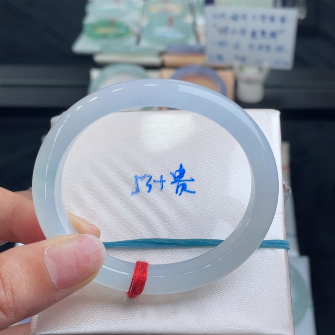 翡翠手镯未镶嵌翡翠手镯