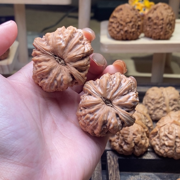 文玩核桃吊坠元宝40