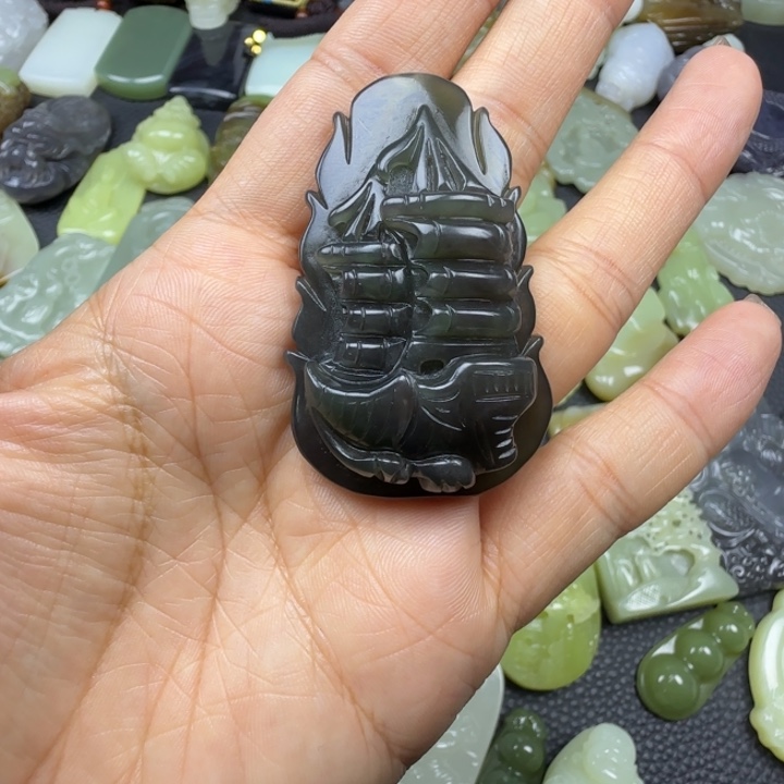 和田玉未镶嵌颈饰