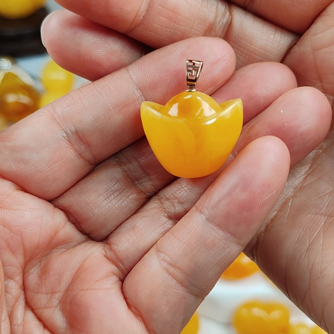 蜜蜡吊坠(赠链)18K金镶嵌