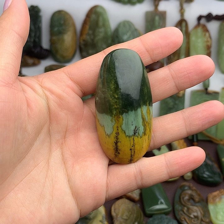 岫岩河磨玉（透闪石质玉）未镶嵌摆件