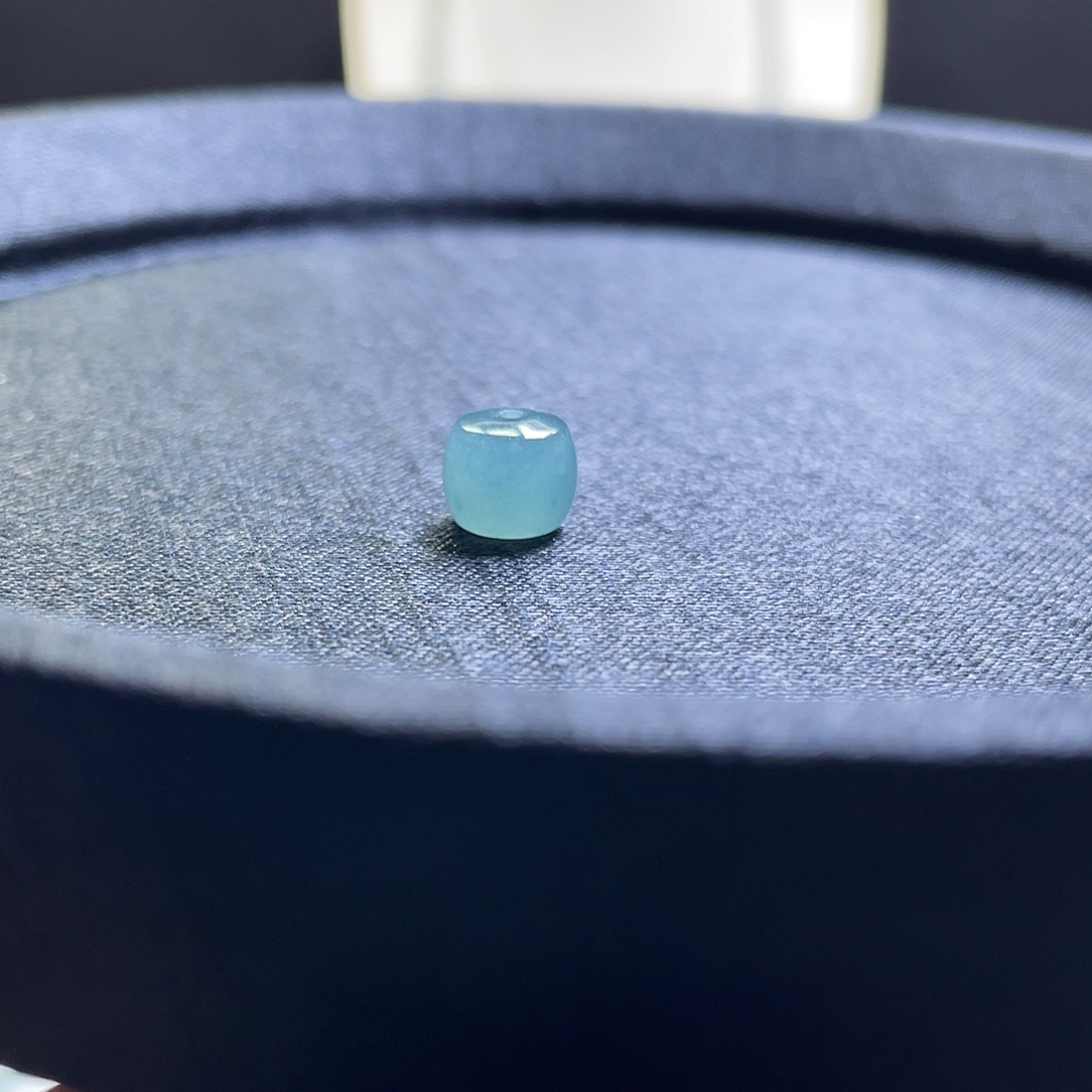 翡翠散珠7.8*6.9直切珠