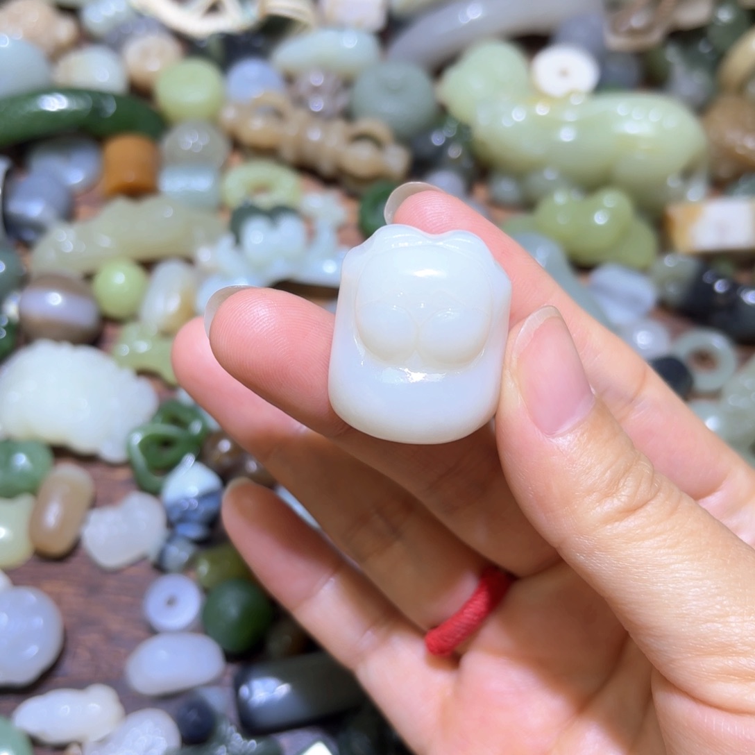 睡****和田玉未镶嵌珠宝半成品