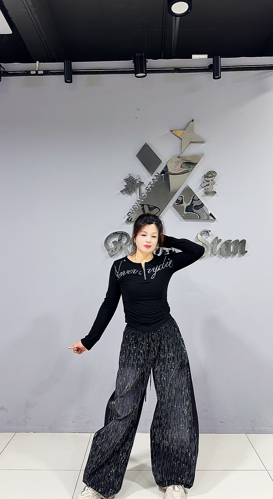 亮烫钻长袖女女士街舞修身烫钻T恤黑色打底衫显瘦辣妹612