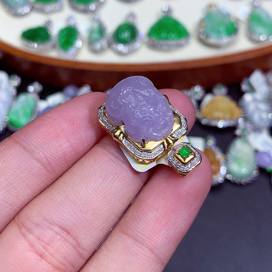 翡翠吊坠(不含链)18K金镶嵌