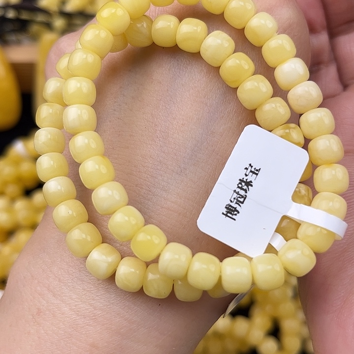 琥珀未镶嵌颈饰琥珀，多样性发其一