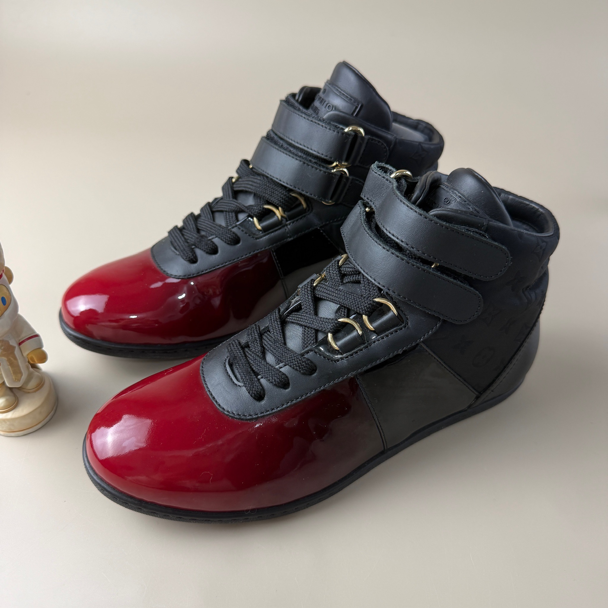 未使用 LouisVuitton/路易威登 黑红老花压纹满印休闲34码YLP3648