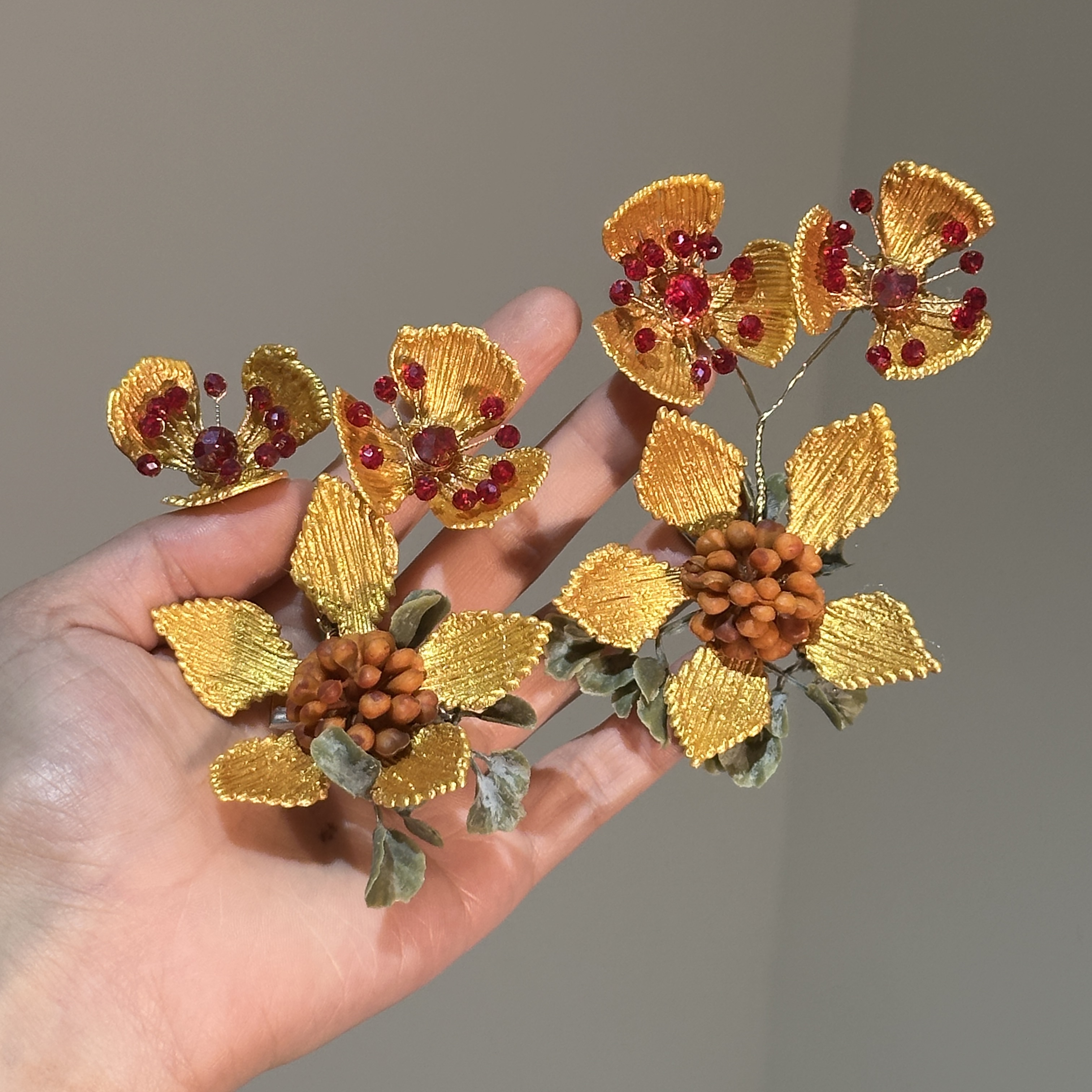 T7060龙凤褂新娘头饰高级感金色重工花朵边夹中式秀禾造型发饰