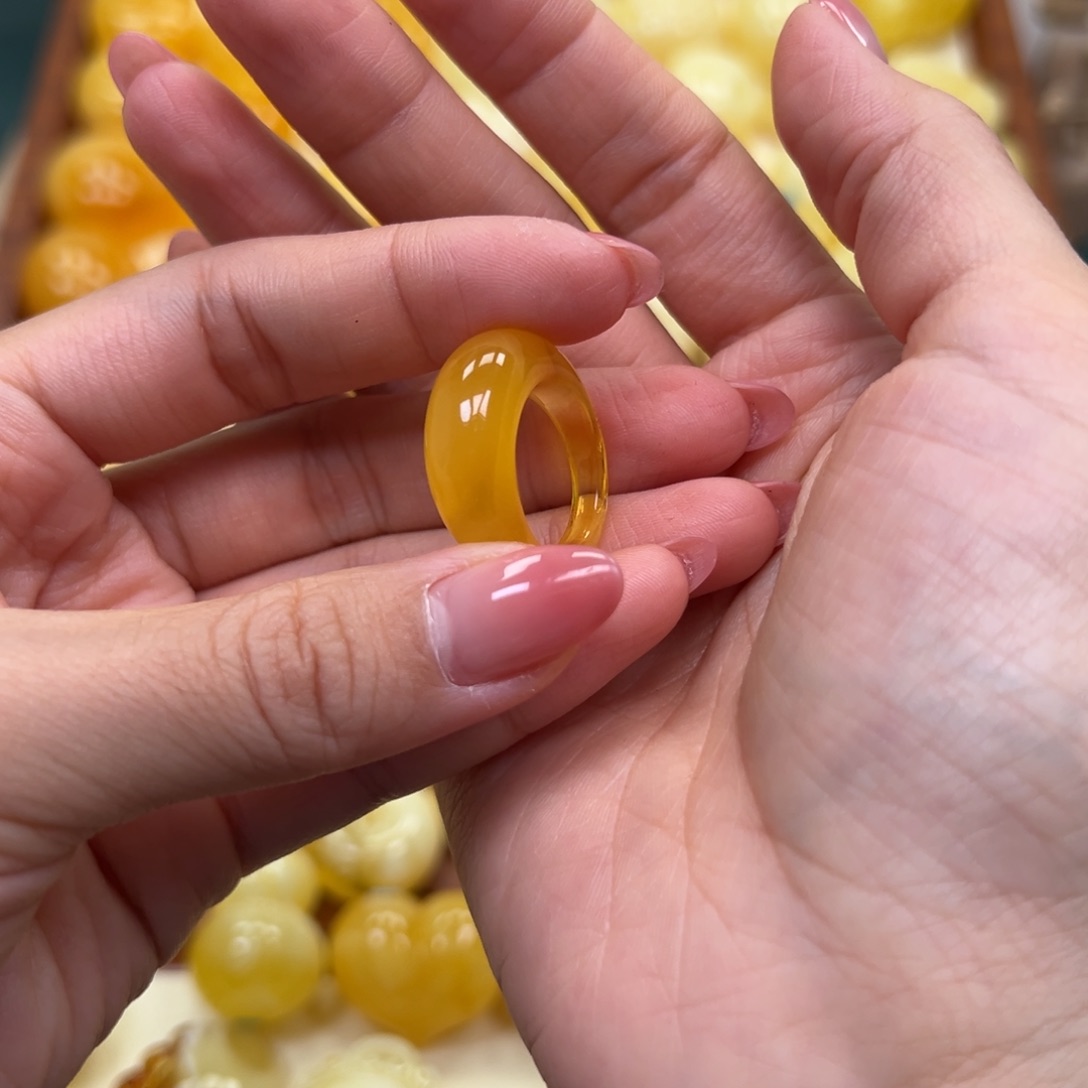 ****️琥珀未镶嵌颈饰蜜蜡