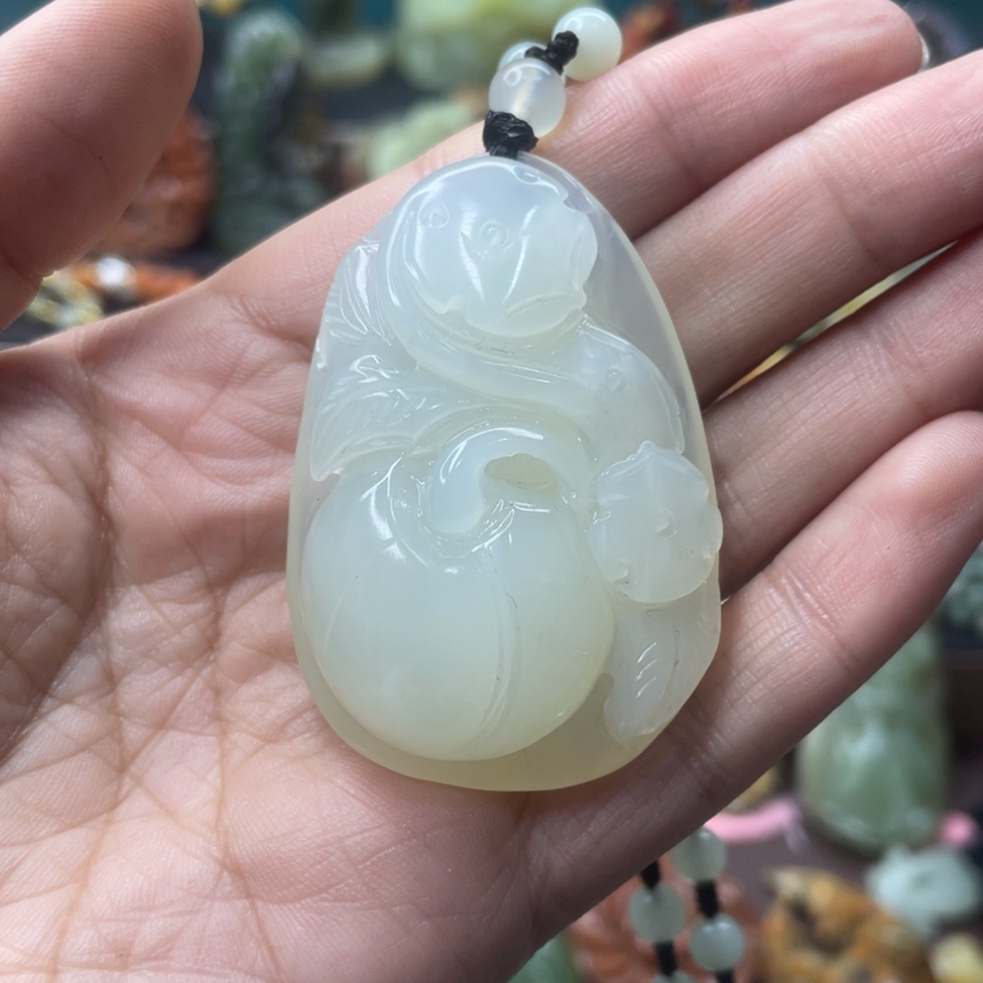 蛇纹石玉未镶嵌颈饰