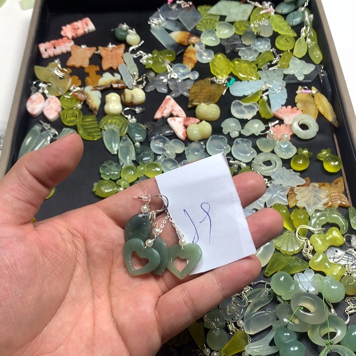 蛇纹石玉耳钉足银镀金镶嵌胜*