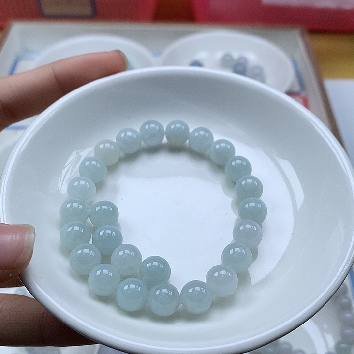 翡翠未镶嵌手链 没有