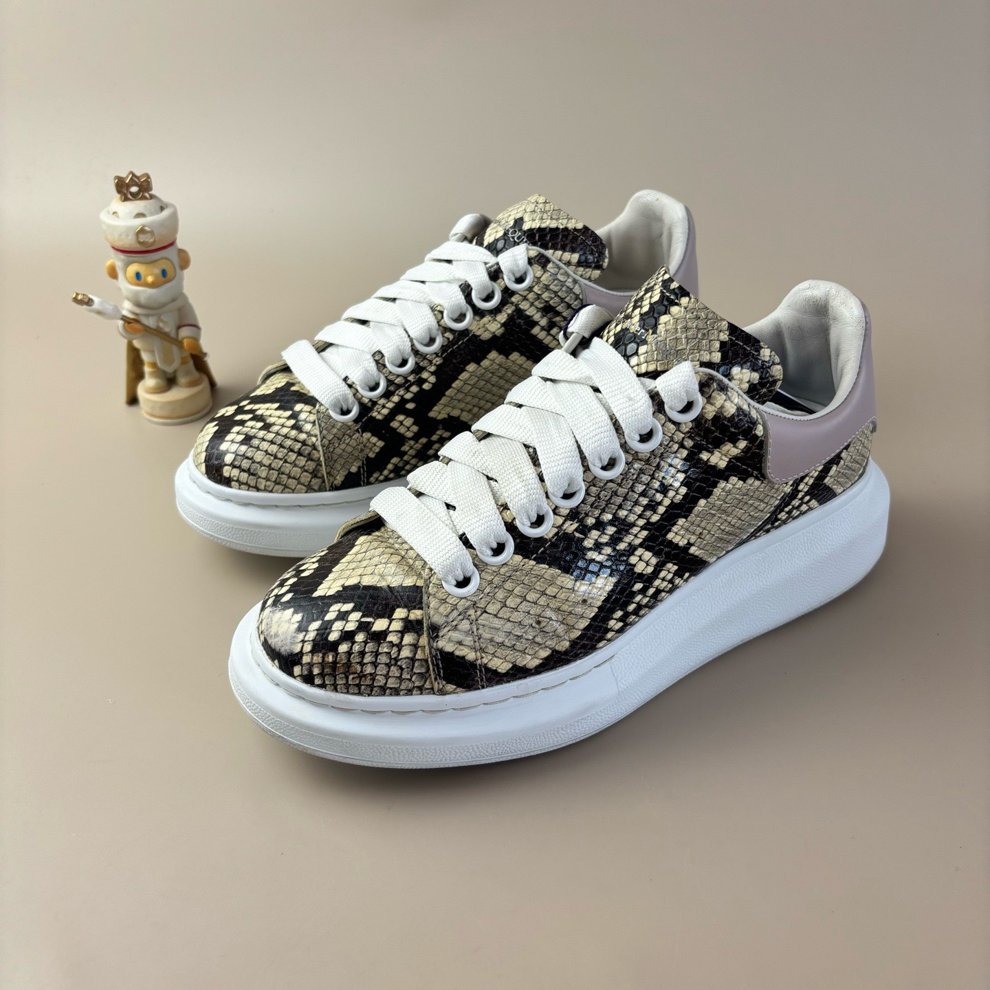 95新 Alexander McQueen/亚历山大·麦昆 蛇纹厚休闲36.5码YLP3041