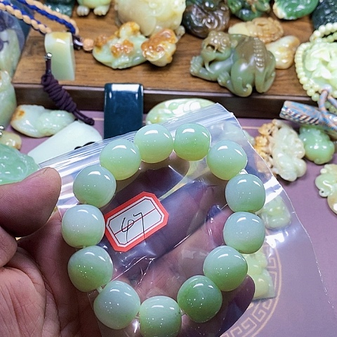 未镶嵌蛇纹石玉颈饰