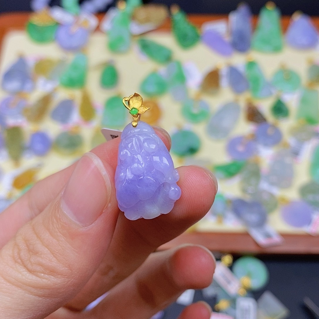 翡翠颈饰18K金镶嵌翡翠