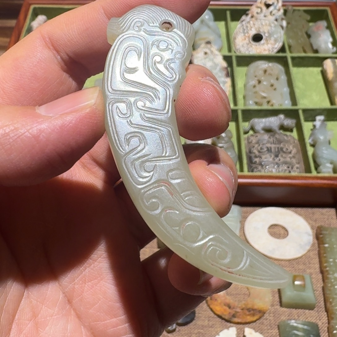 非金属牙龙佩人龙纹