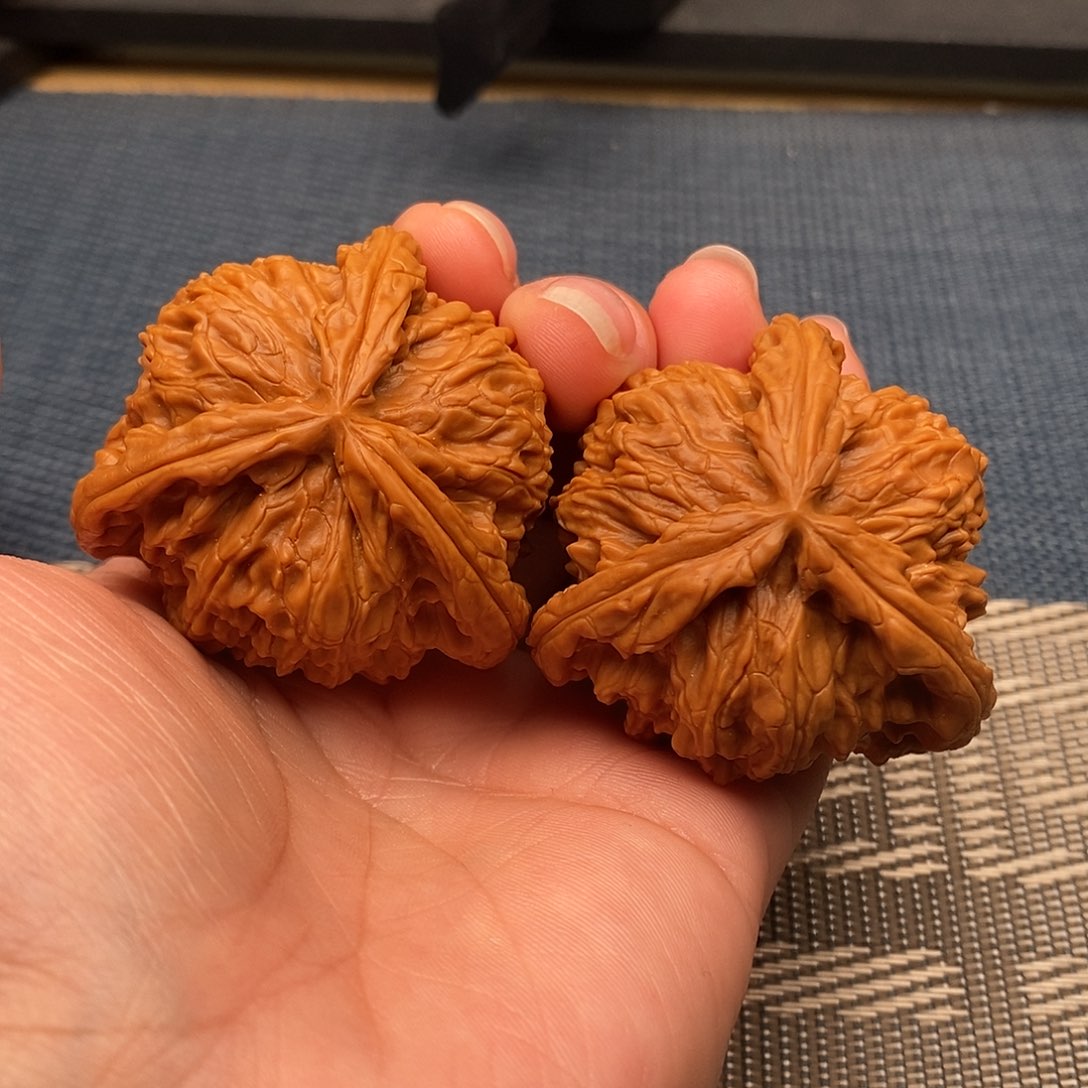 R***y文玩核桃吊坠三棱