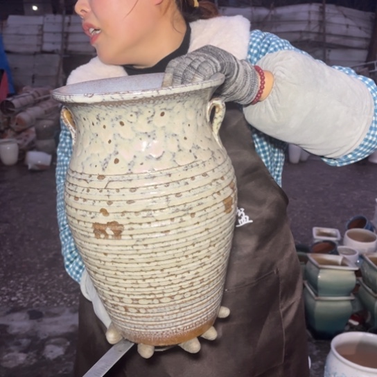 红陶口20高32瑕疵