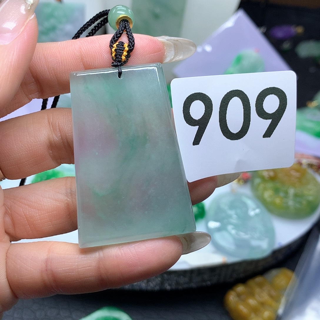 翡翠吊坠(赠链)未镶嵌