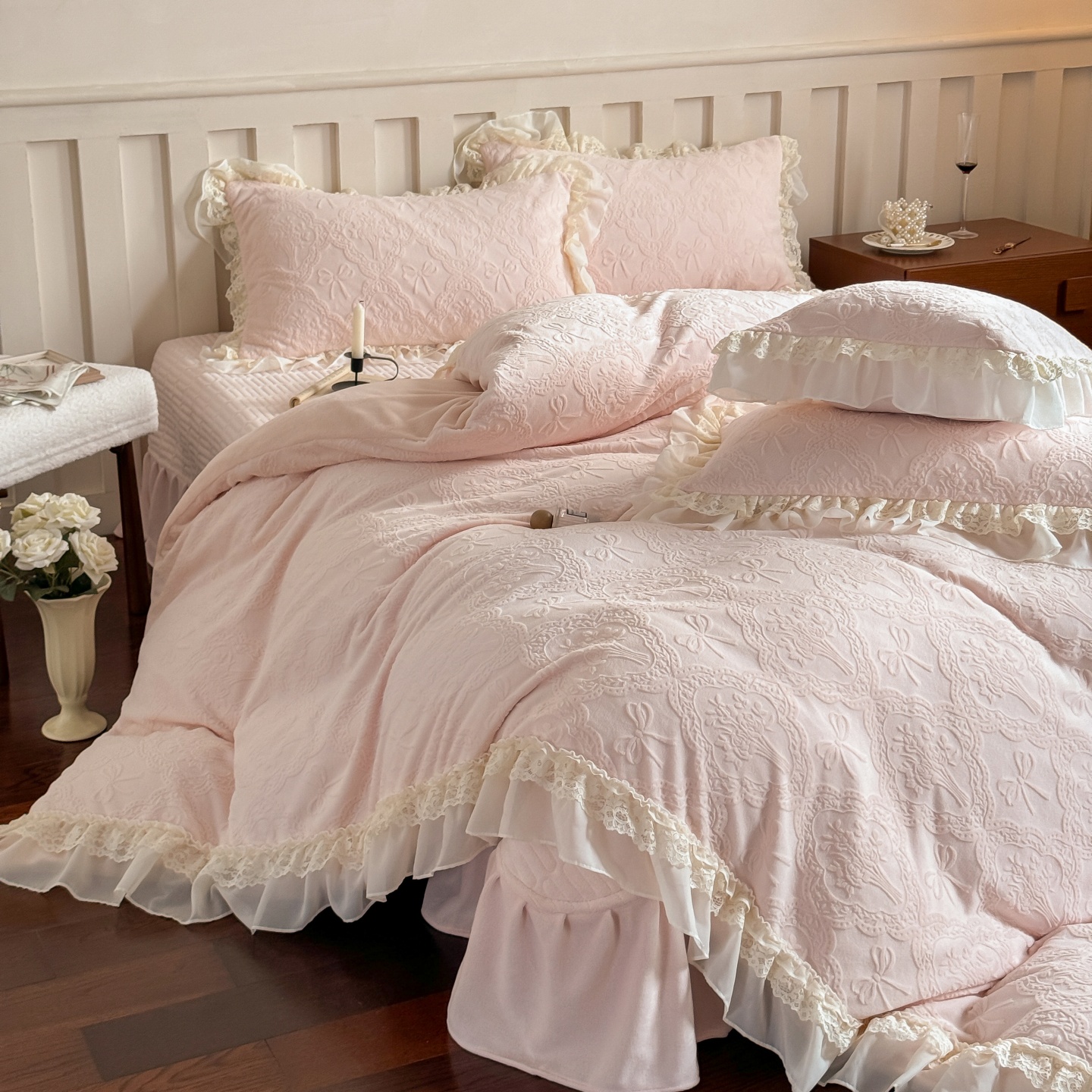 爆款加厚公主风牛奶绒四件套三层加厚保暖床盖款法式花边床单被套
