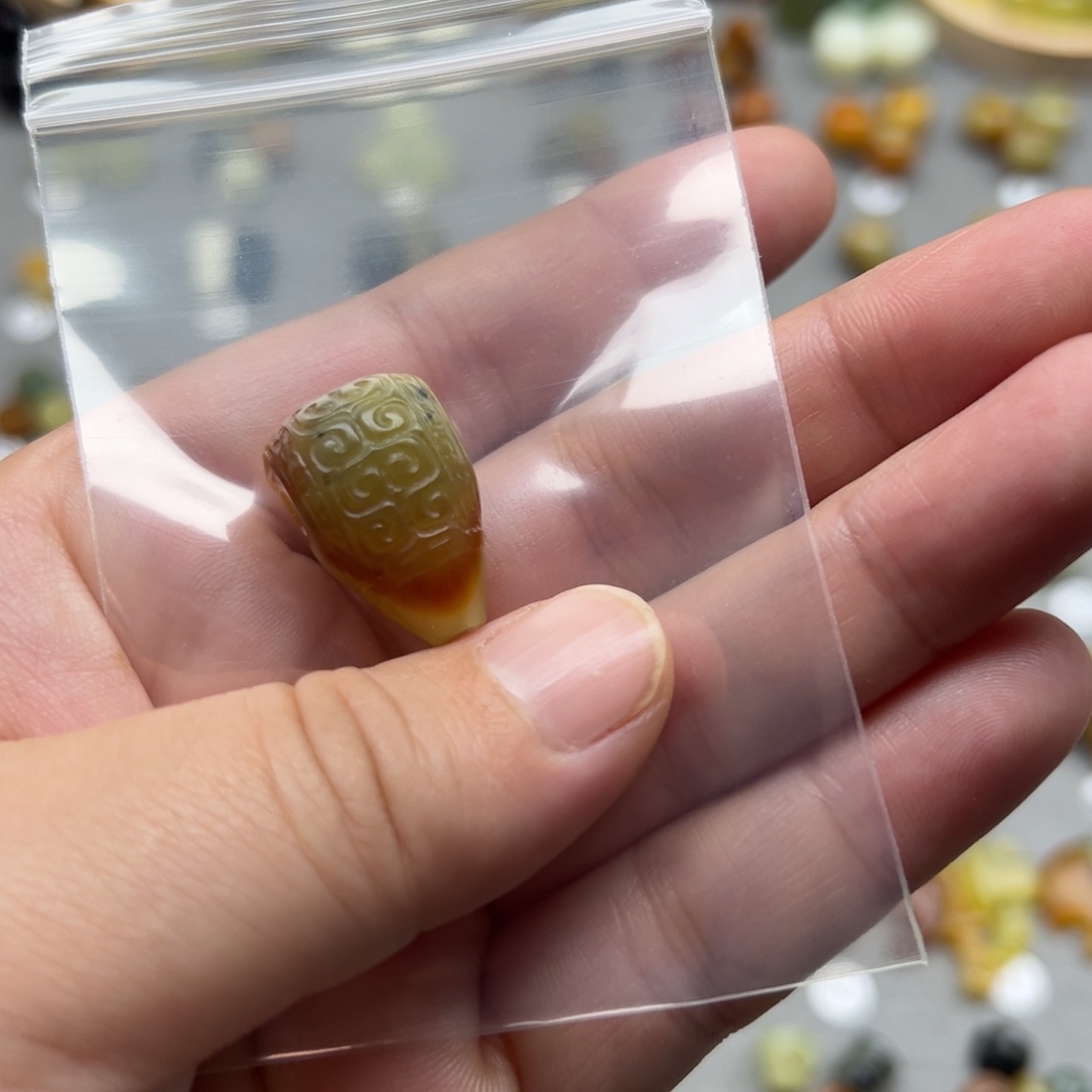 一***茄蛇纹石玉未镶嵌配珠