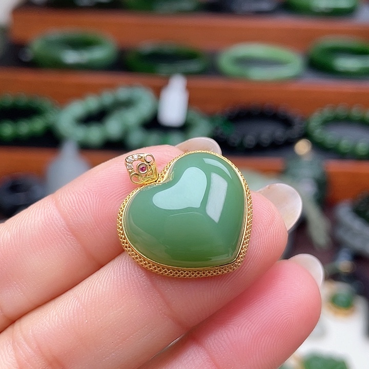 和田玉（碧玉）颈饰18K金镶嵌