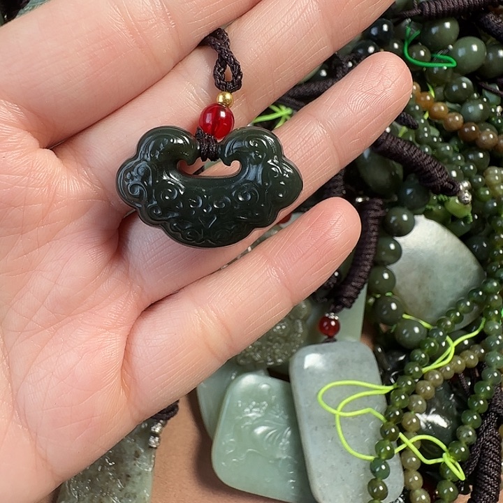 和田玉颈饰未镶嵌