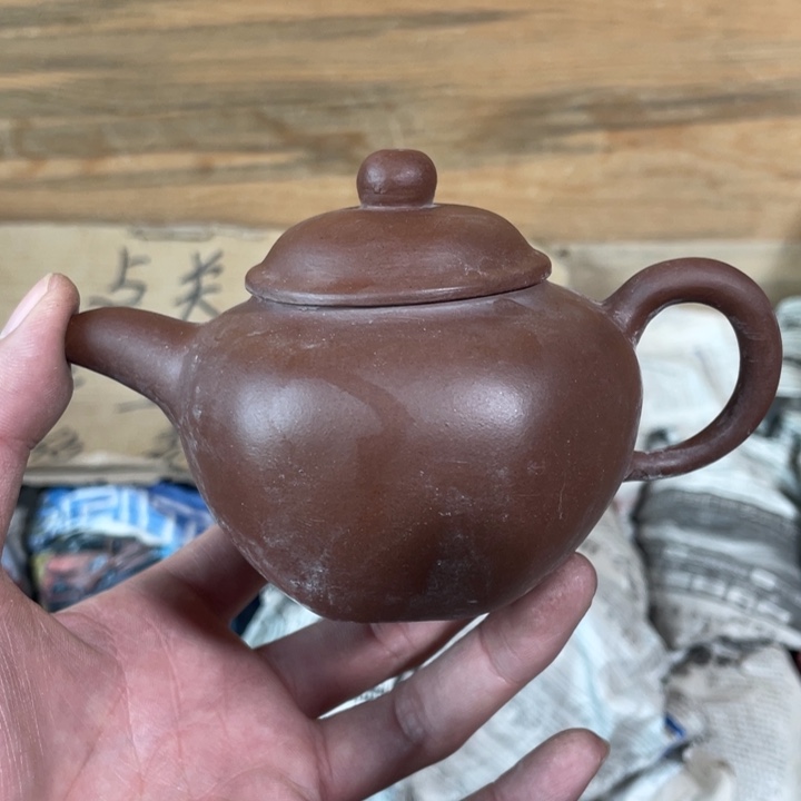 紫砂茶壶老厂紫砂壶一件。