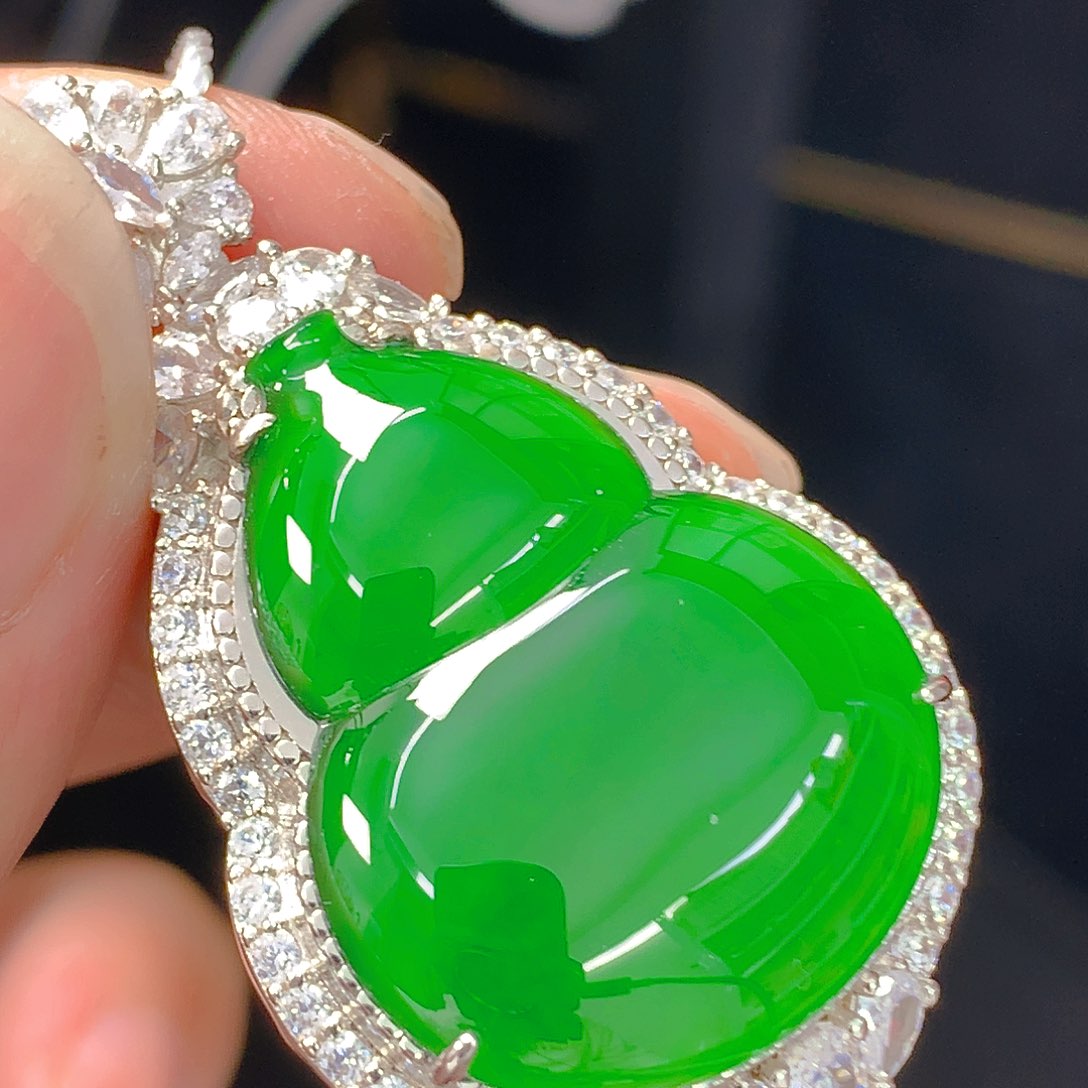 翡翠颈饰银S925镶嵌吊坠