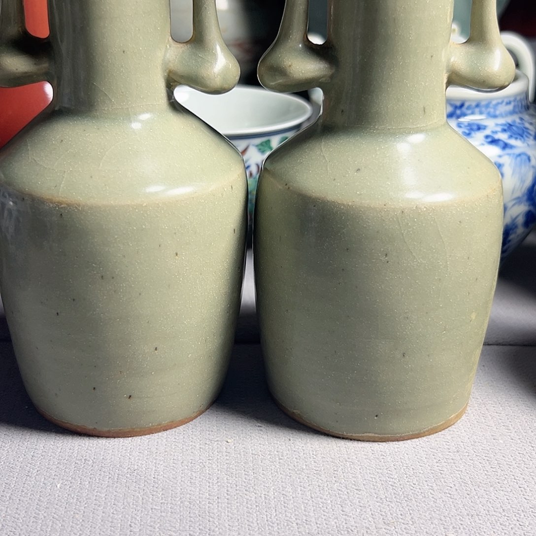 赏瓶龙泉双凤耳赏瓶一对