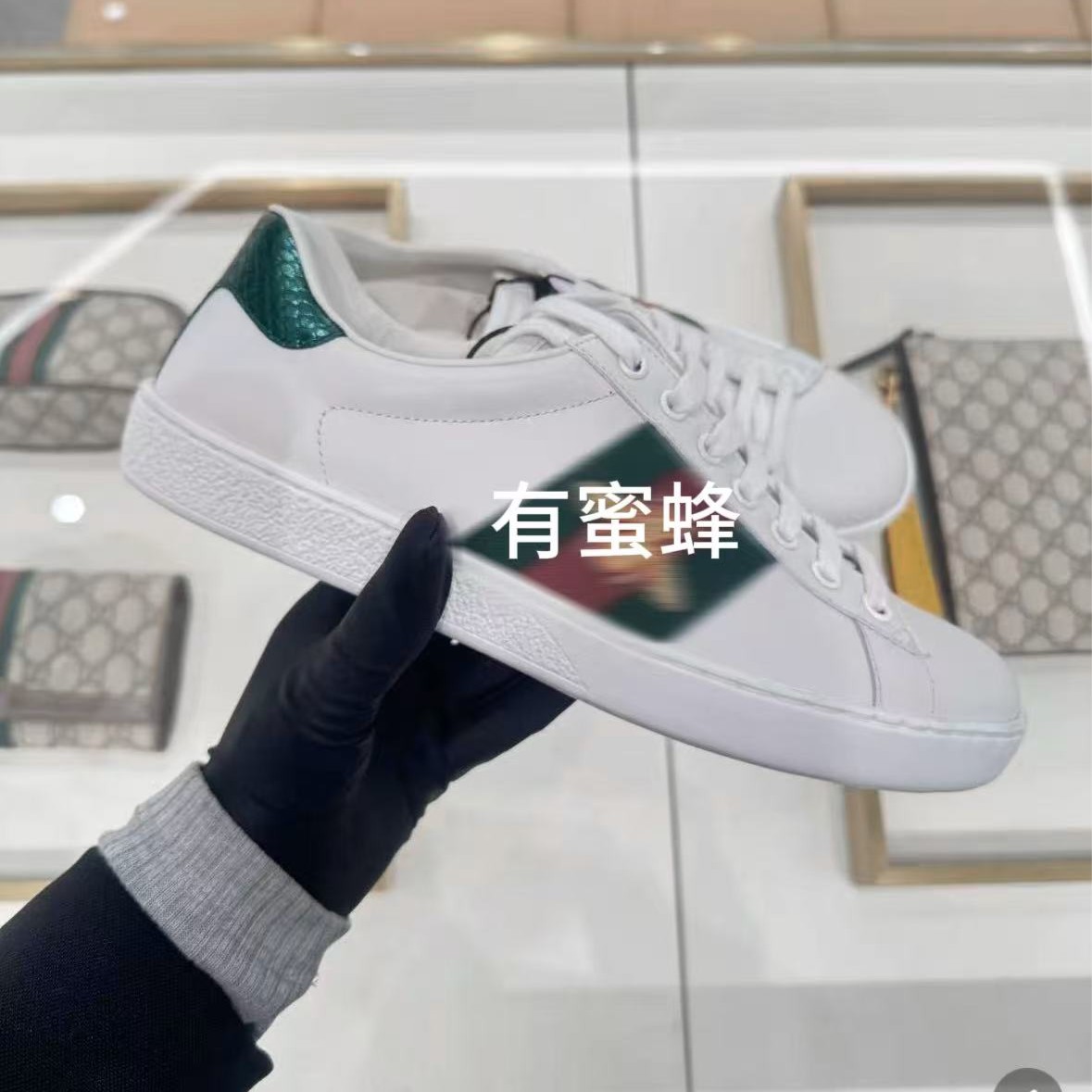 2025经典蜜蜂小白鞋休闲男女款