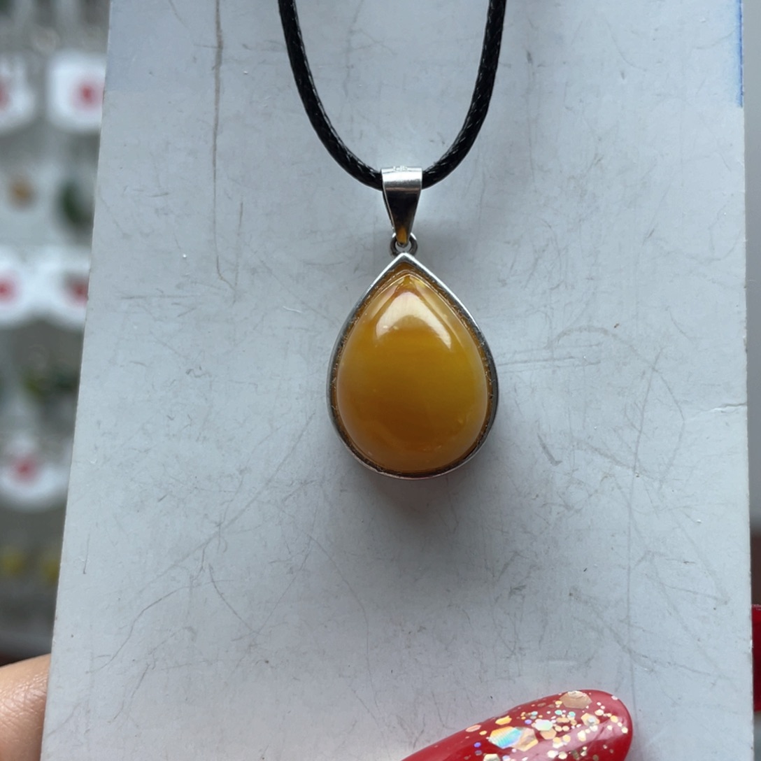 蛇纹石玉吊坠未镶嵌