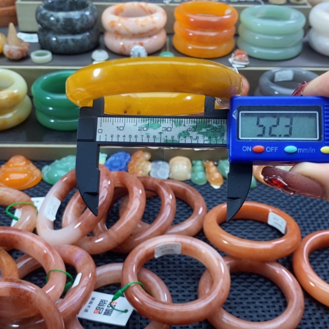 石英质玉颈饰未镶嵌