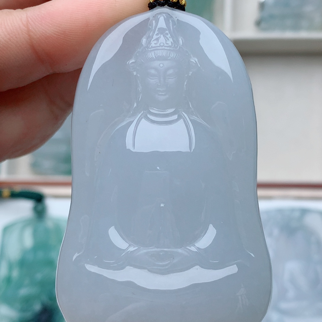 翡翠颈饰未镶嵌开****九素衣