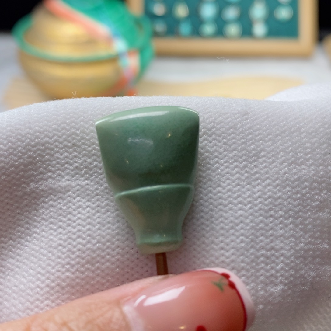 绿松石颈饰未镶嵌