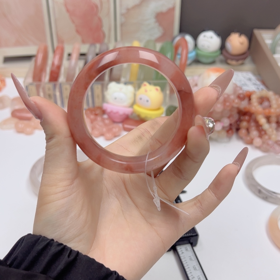 奶***芙石英质玉未镶嵌手镯