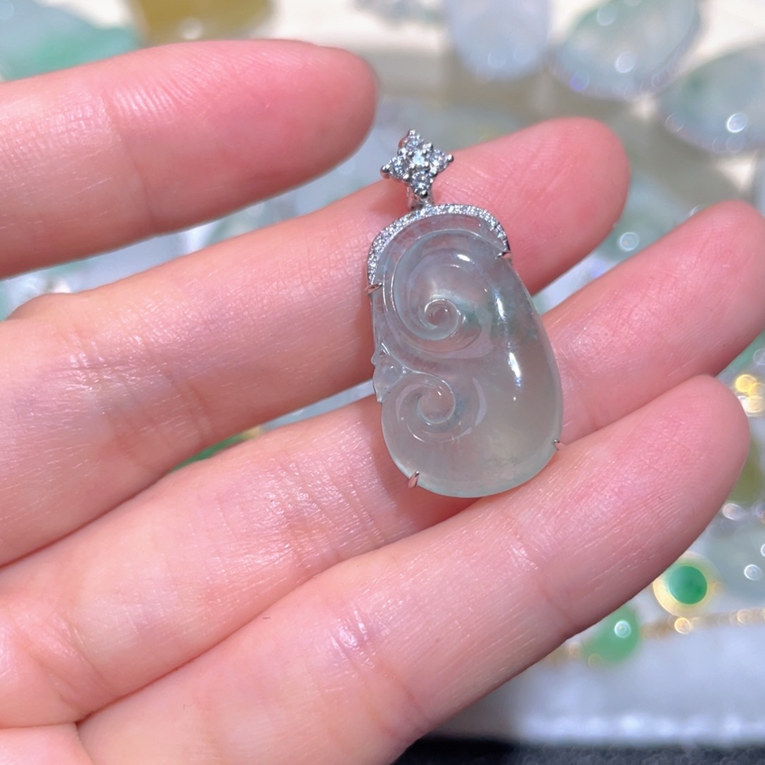 翡翠颈饰18K金镶嵌翡翠