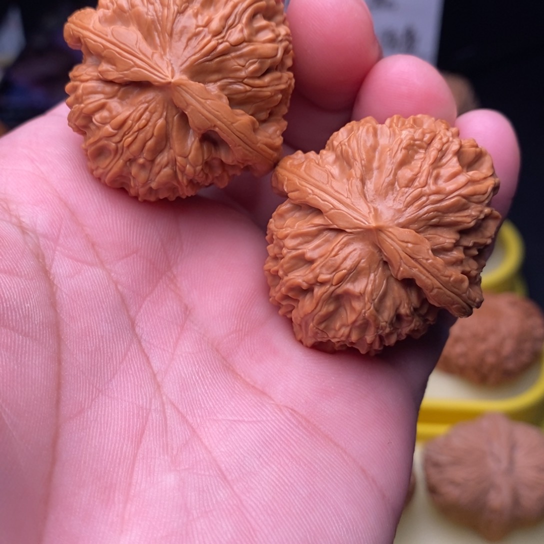 桃核把件山地白狮子尺寸38