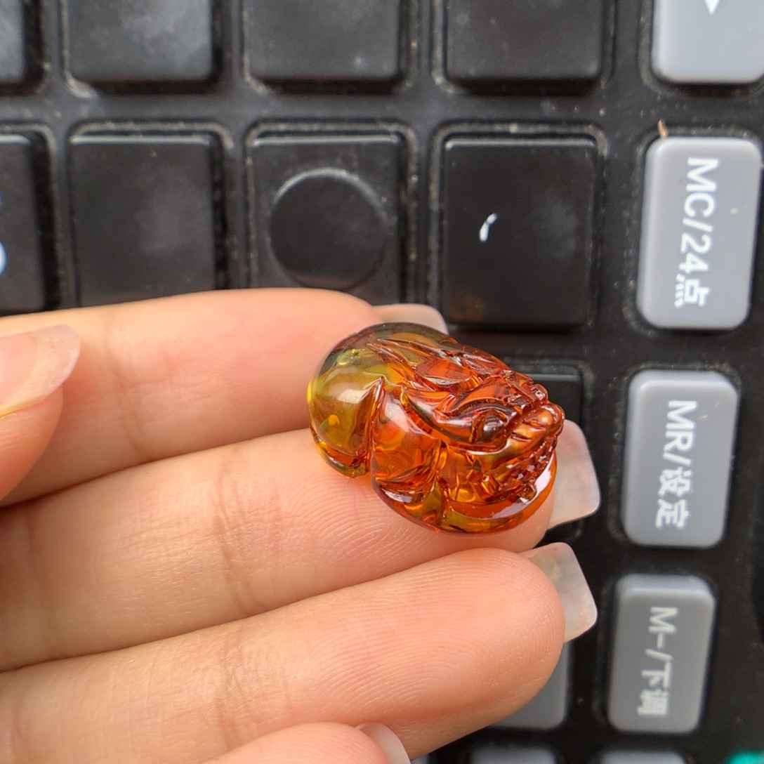 琥珀未镶嵌珠宝奇石貔貅
