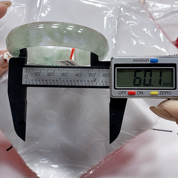 翡翠手镯未镶嵌82