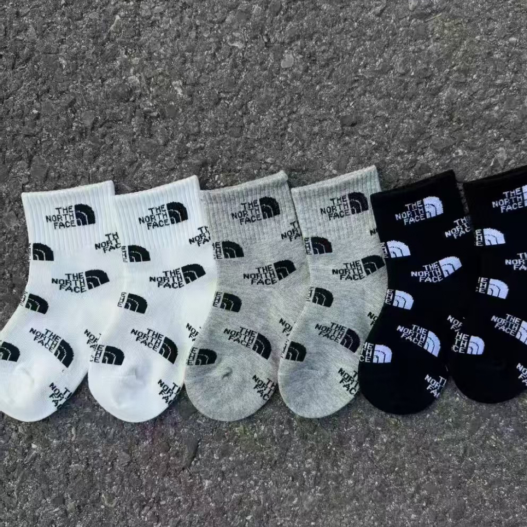 年宝家童装小袜子0到3岁百搭潮流时尚