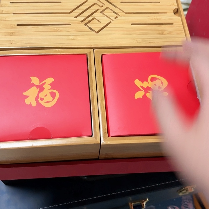 孤品茶具套装等。        