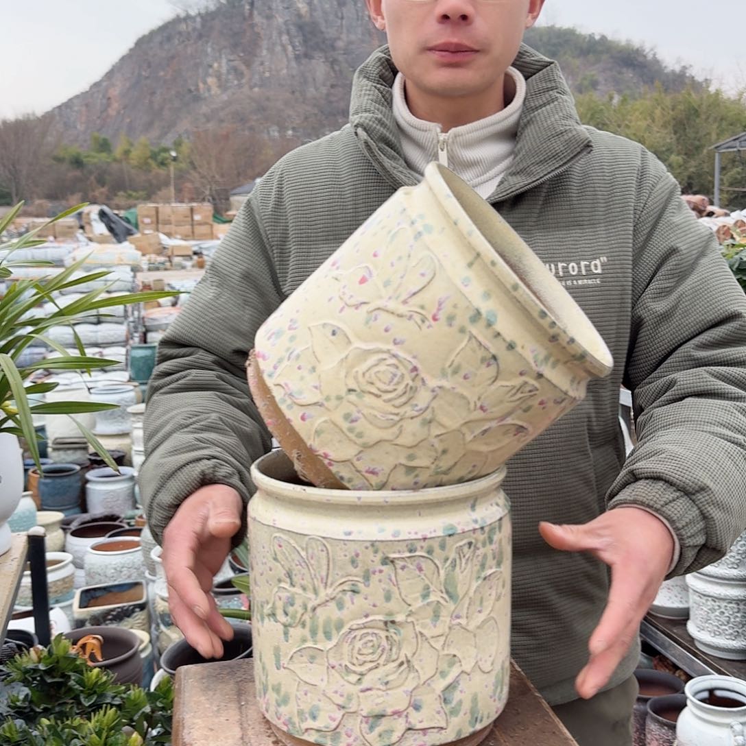 紫砂花盆口20高20（两个蝶恋花彩色